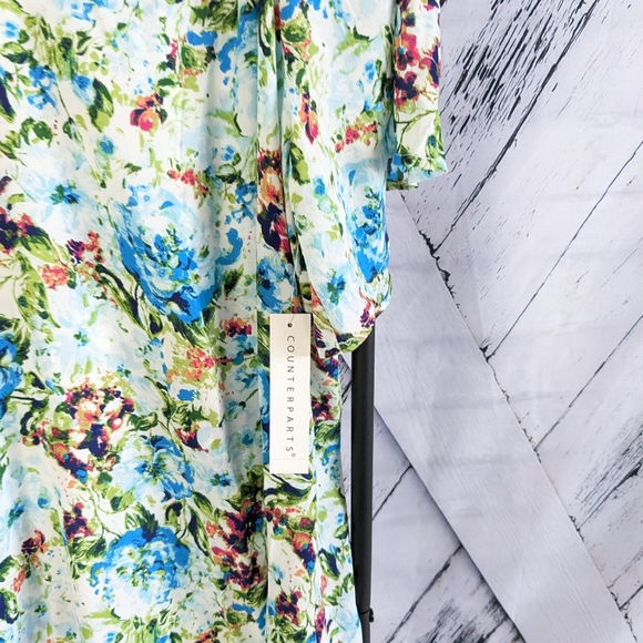 COUNTERPARTS NWT Floral Flutter Sleeve Blouse with V-neck - Picture 12 of 16
